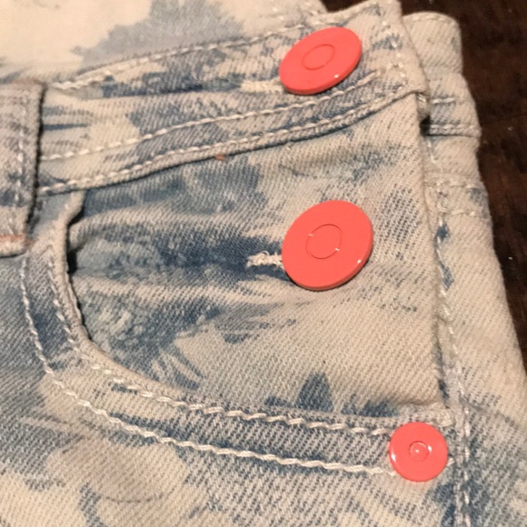 peek daisy shortall - Picture 2 of 6